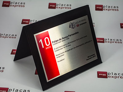 Placa de homenagem